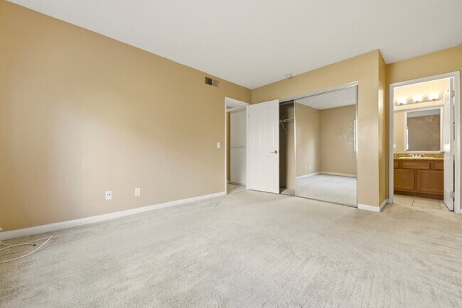 Building Photo - "Charming 2-Bedroom, 2-Bathroom Oasis in E...