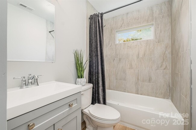 Building Photo - 3208 Clearview Dr