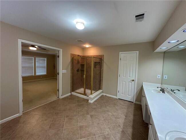 Building Photo - 625 Bentley Ct