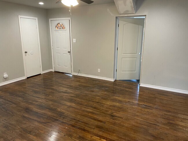 Building Photo - 613 S Andrews Ave