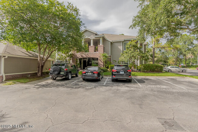 Primary Photo - 10000 Gate Pkwy