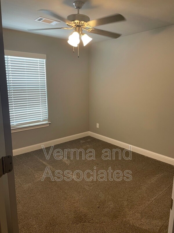 Building Photo - 1800 Sunrise Cir