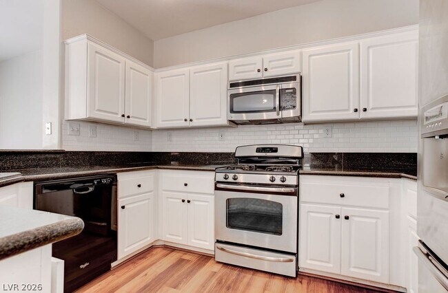 Building Photo - 325 Brilliant Summit Cir