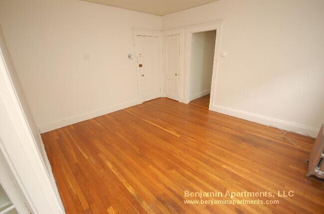 Building Photo - 231 Park Dr