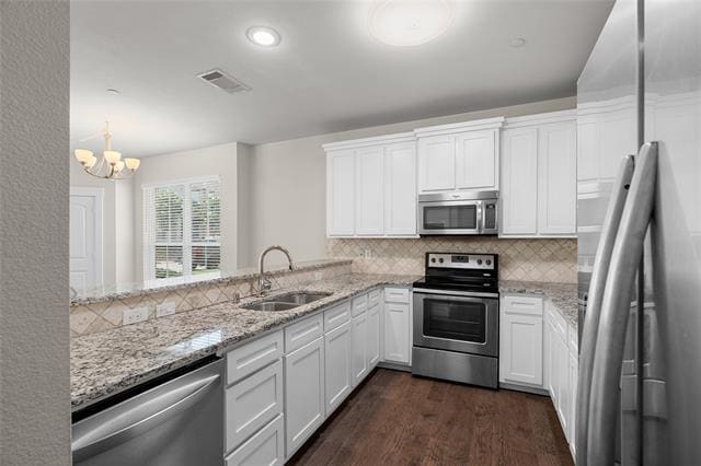 Building Photo - 301 Lily Ln