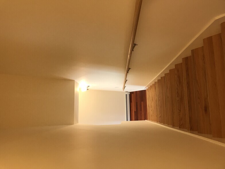 Stairwell - 96 Hogsback Dr