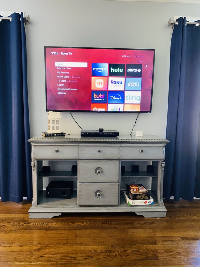 Living room. - 1101 Brookwood Cir