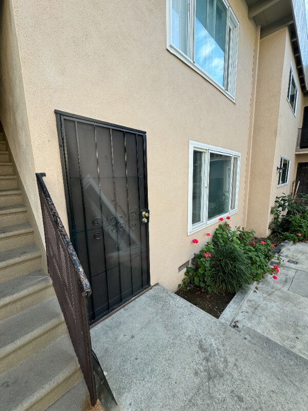 Building Photo - 3232 W 99th St
