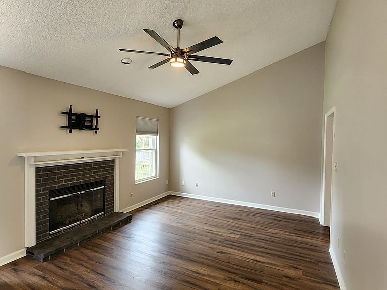 Building Photo - 2036 Merle Ln