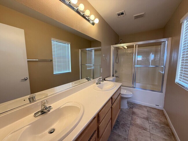 Building Photo - 8816 W Pine Pitch Dr