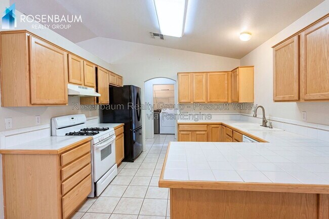 Building Photo - 5184 N Desert Ln