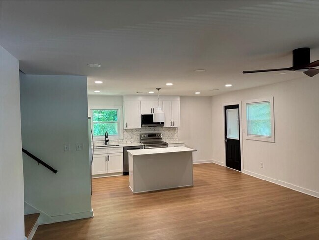 Building Photo - 6632 Stark Ct