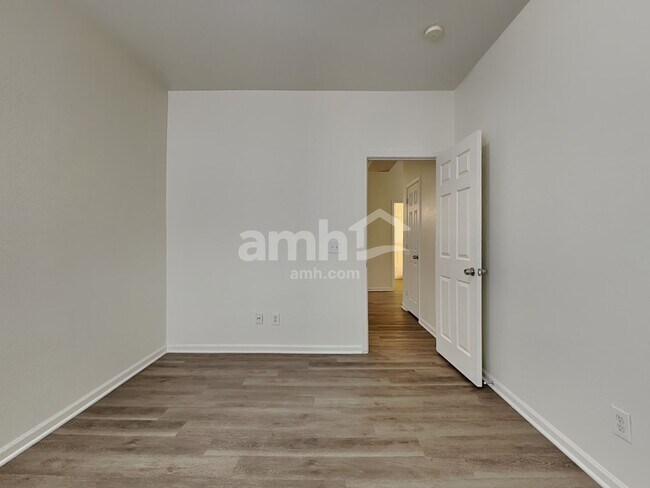 Building Photo - 6405 W Pioneer St