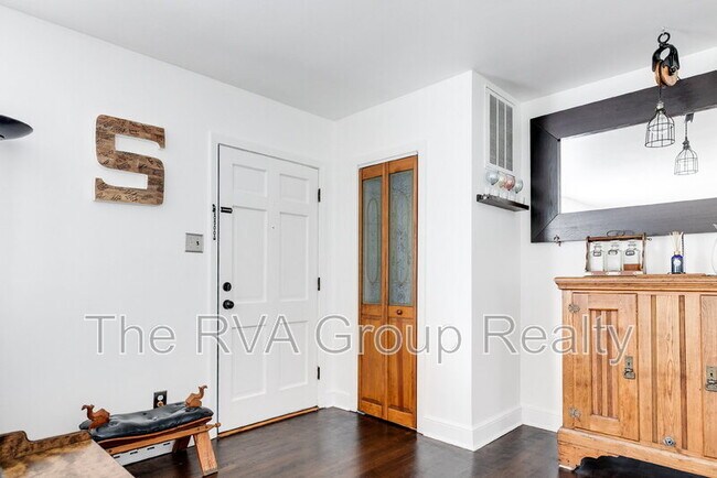 Building Photo - 6325 Glyndon Ln