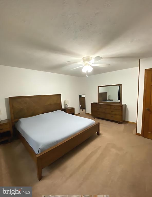 Building Photo - 8624 Valley Dr