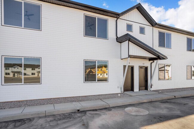 Building Photo - 1 W 2925 N Cir