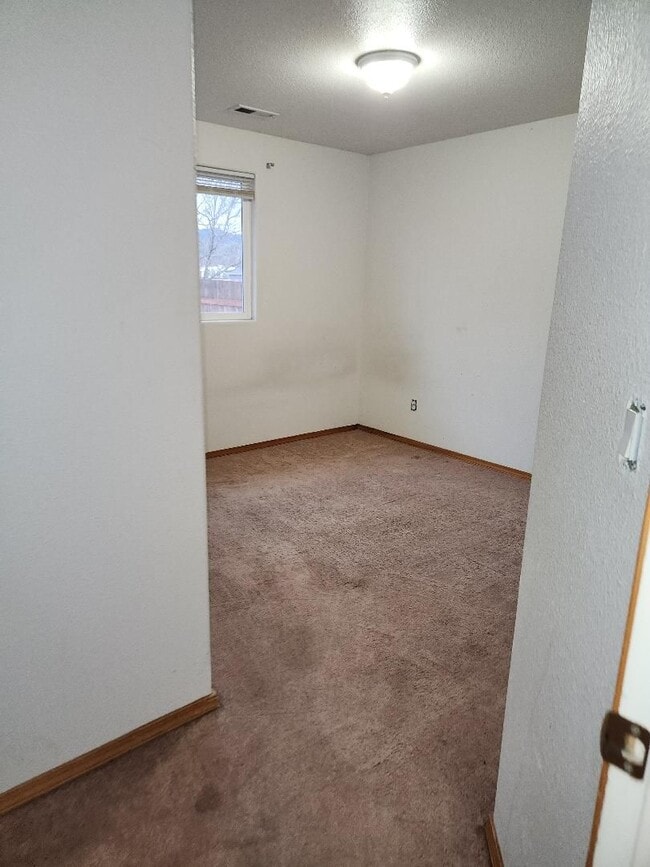 Building Photo - 3bedroom 2bath House