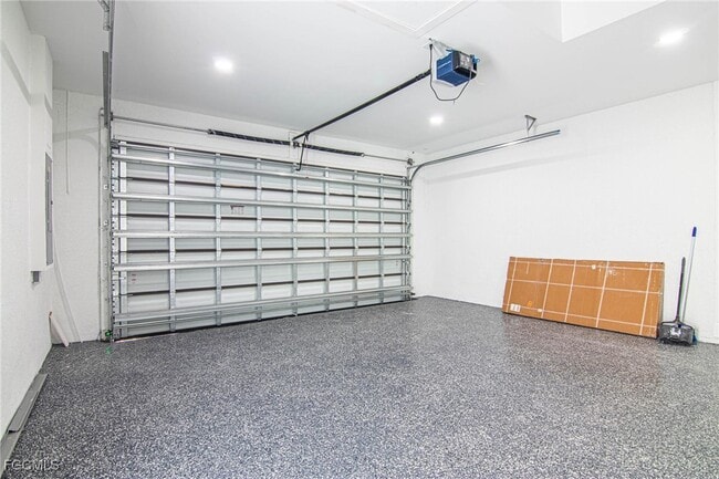 Building Photo - 829 NW 29th Ave