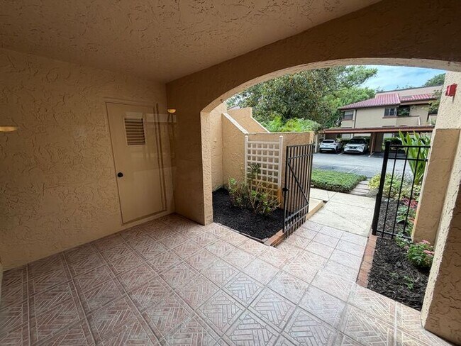 Building Photo - Spacious 2 Bedroom, 2 Bathroom Condo in Gated Lake Pineloch Village!