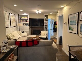 Building Photo - 245 W Fifth St