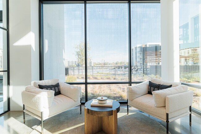 Building Photo - 10505 Deerwood Rd