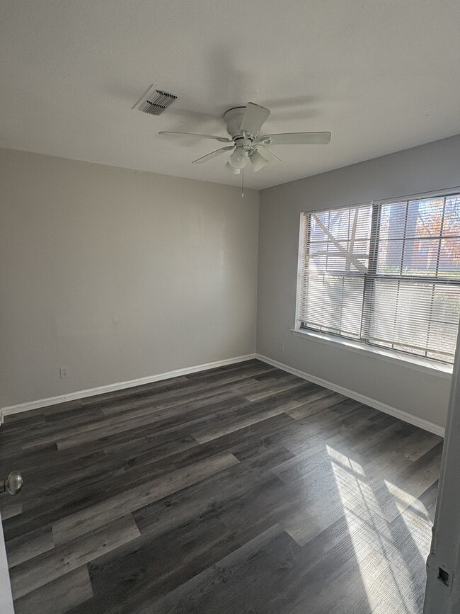 Building Photo - 3206 Montwood Dr