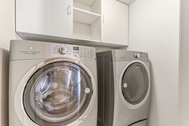 Building Photo - Expansive Valley Views & Private Living in Castro Valley - 4BD/3BA Exec Home