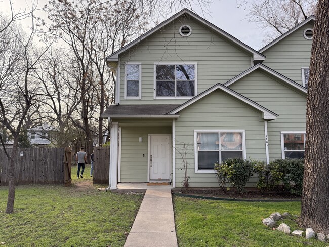 Large front yard - fence coming in March to enclose it - 1501 E 3rd St