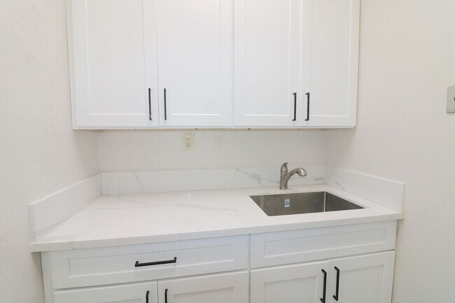 Building Photo - Lincoln Avenue