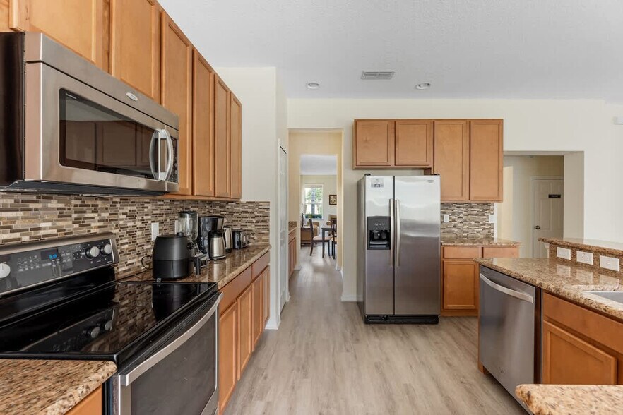 Building Photo - 220 Las Fuentes Dr