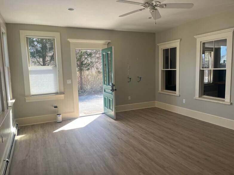 Building Photo - 459 Mill St