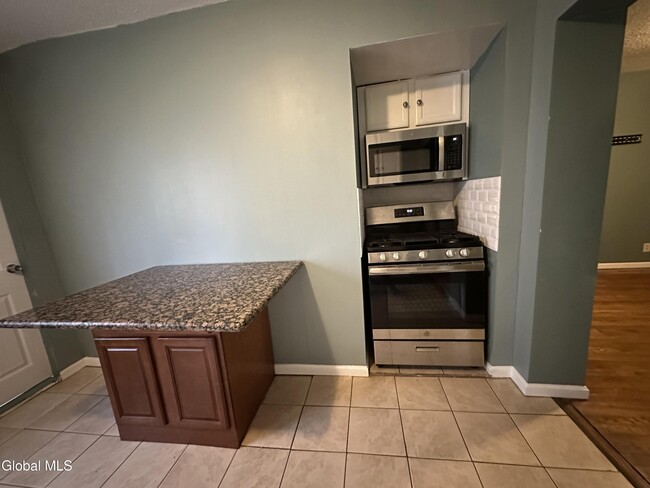 Building Photo - 144 Dove St