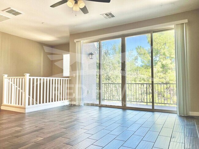 Building Photo - 4038 E Erie St