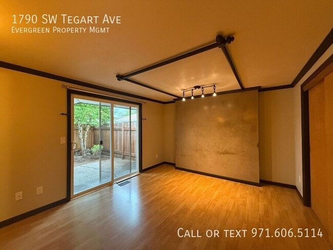 Building Photo - 1790 SW Tegart Ave