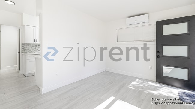 Building Photo - 1105 E South St