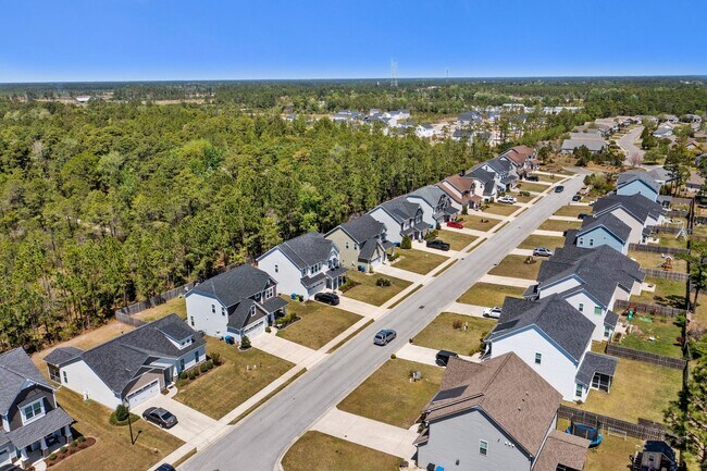 Building Photo - Holly Ridge 4 Bedroom