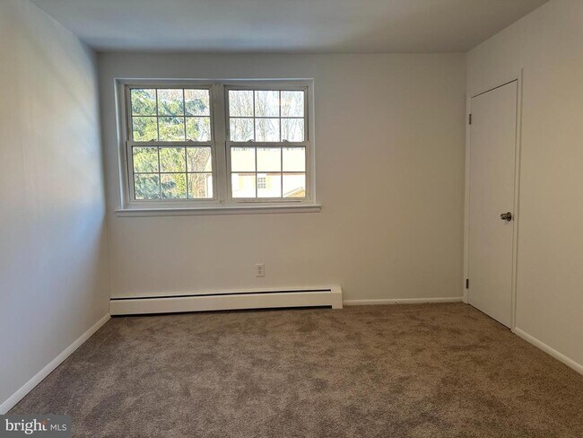 Building Photo - 816 Garnet Dr