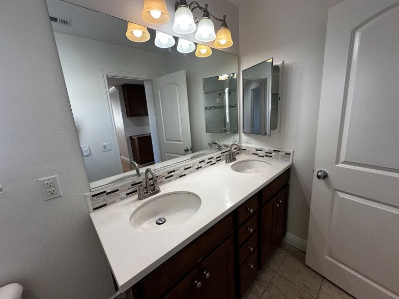 Building Photo - 1242 Bellingham Dr