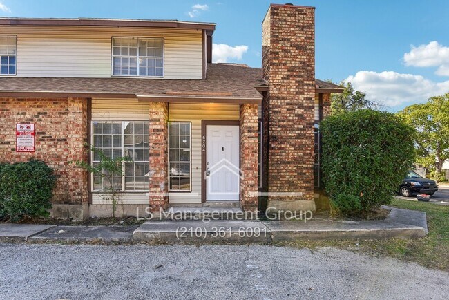 Primary Photo - 6702 Windsor Hollow Dr