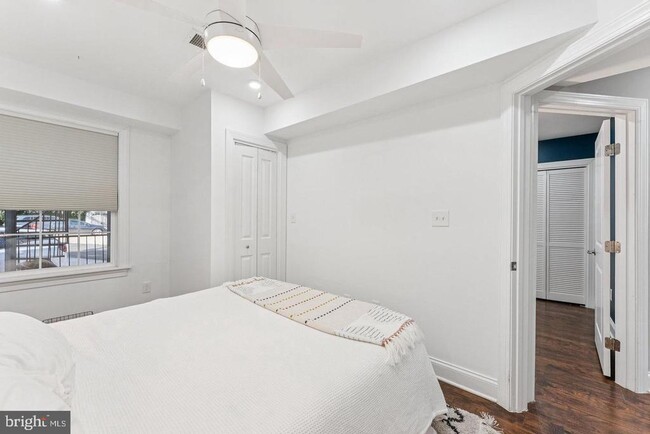 Building Photo - 718 Jackson St NE