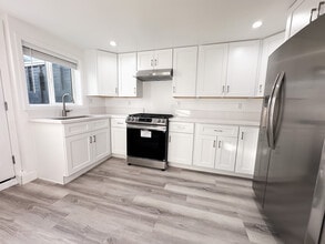 Building Photo - 514 1/2-3022 W 21st St