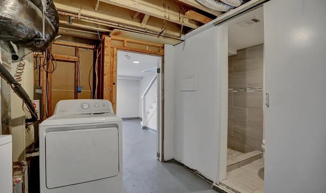 Building Photo - Townhome available in a convenient location.