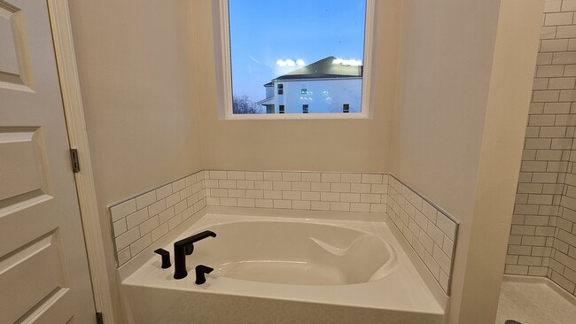 Building Photo - 5374 Bellflower Hls