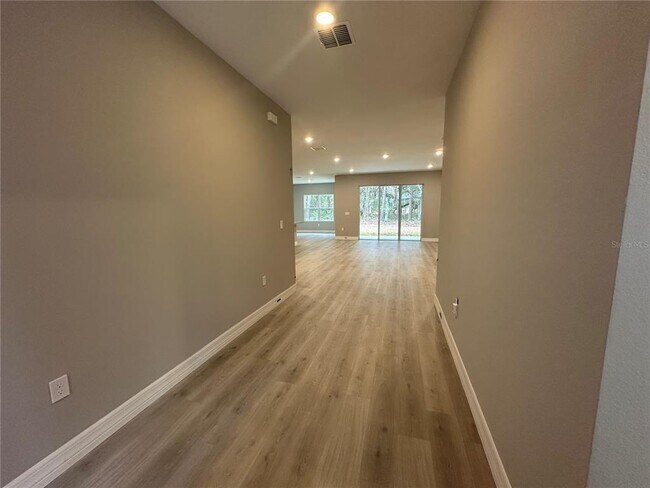 Building Photo - 9 Mimosa Ct W