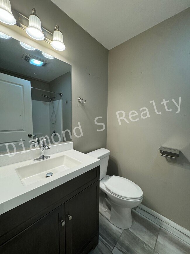 Building Photo - 2202 S Prospect Ct