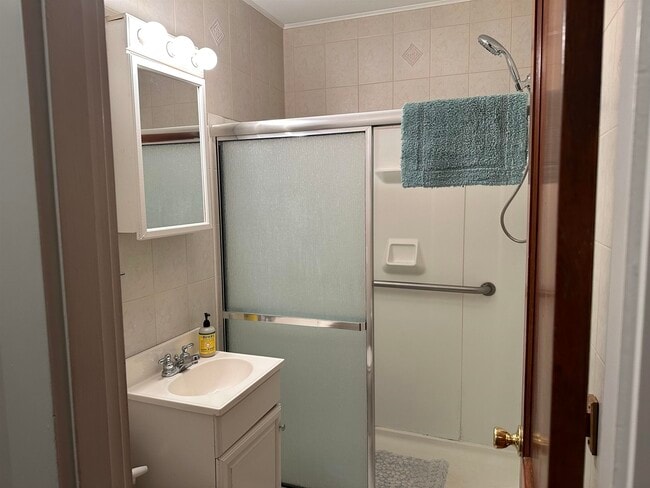 Building Photo - 67 Cable Rd