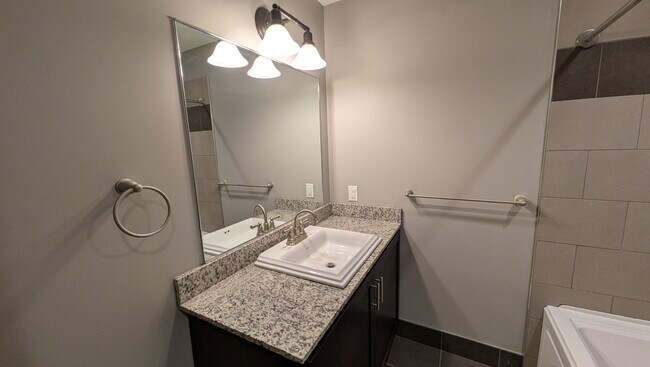 Building Photo - 149 Swan St