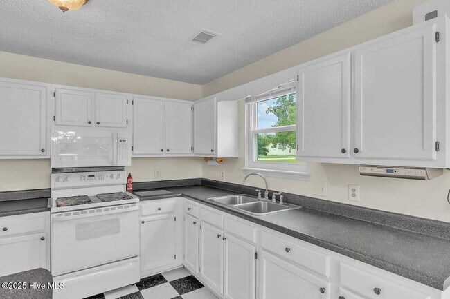 Building Photo - 295 Riggs Rd