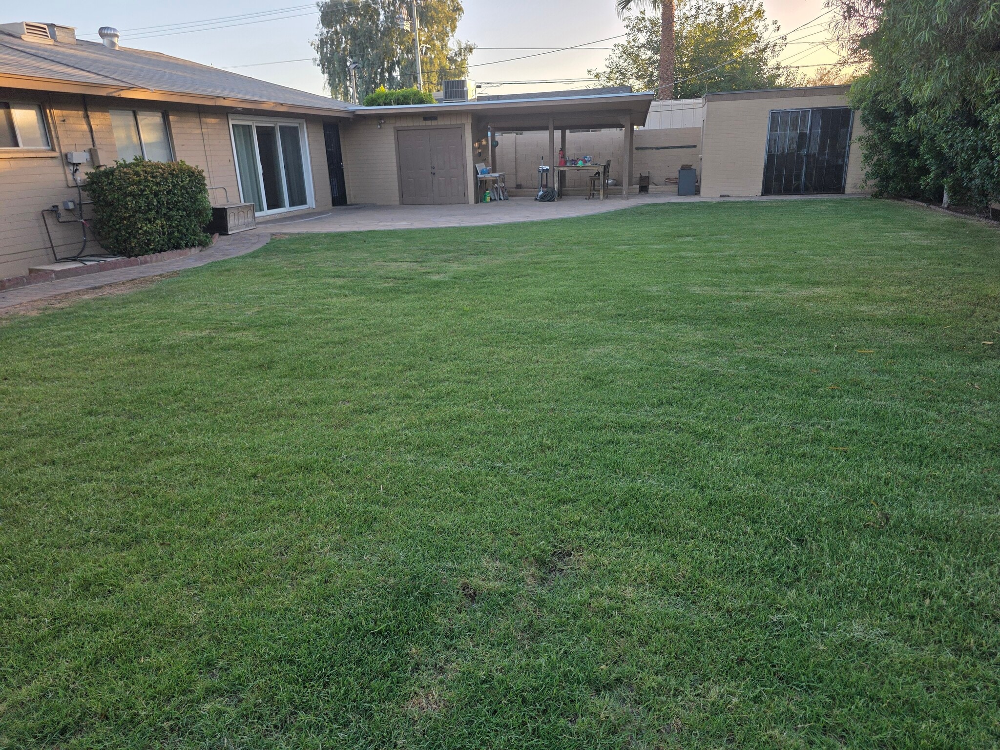 Building Photo - 1610 E Palo Verde Dr