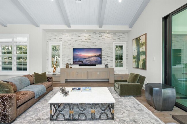 Building Photo - 10331 Los Feliz Dr